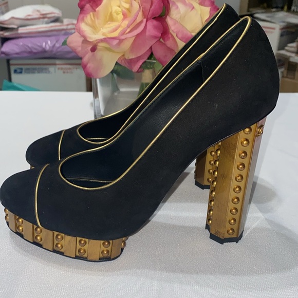 EXCELLENT CONDITION CHANEL SUEDE PUMPS - Picture 4 of 5